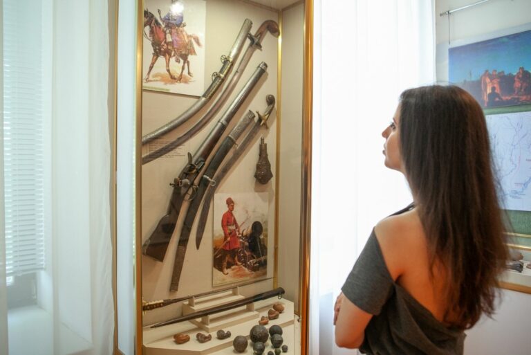 Зброя в музеї