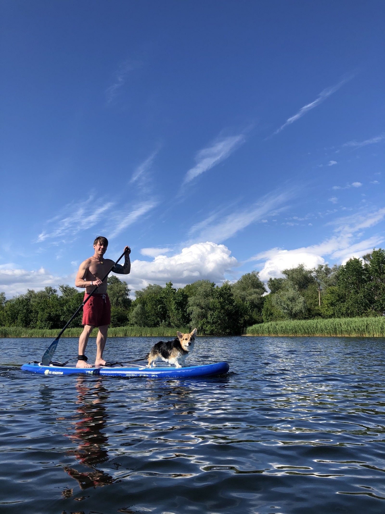 Катание на матрасе по воде