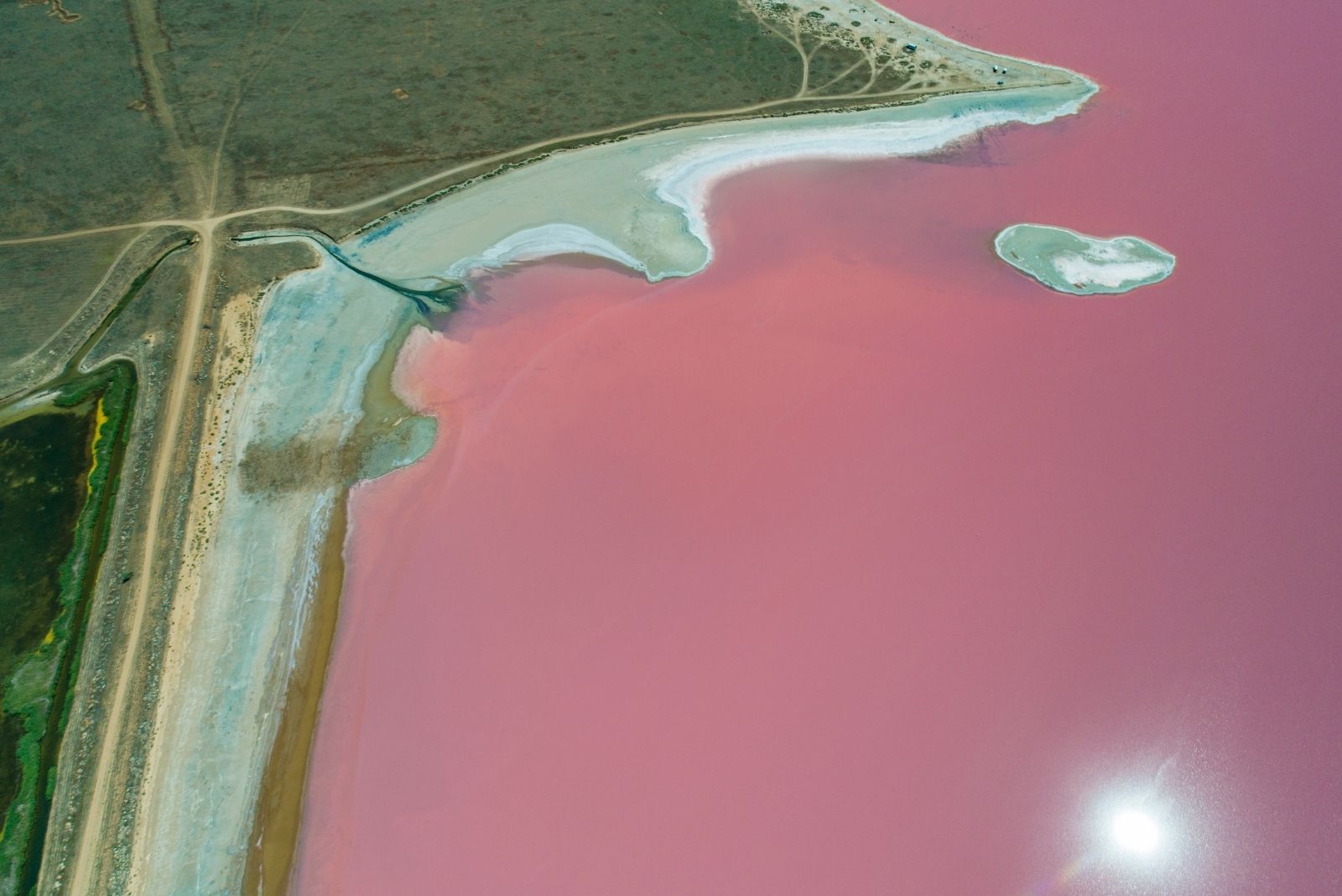 Арабатская стрелка розовое озеро