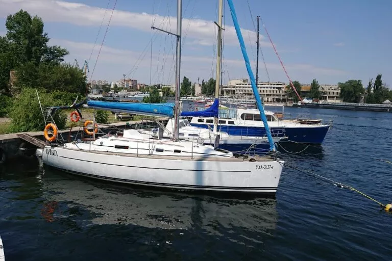 olga-jahta-kherson Яхта на стоянке