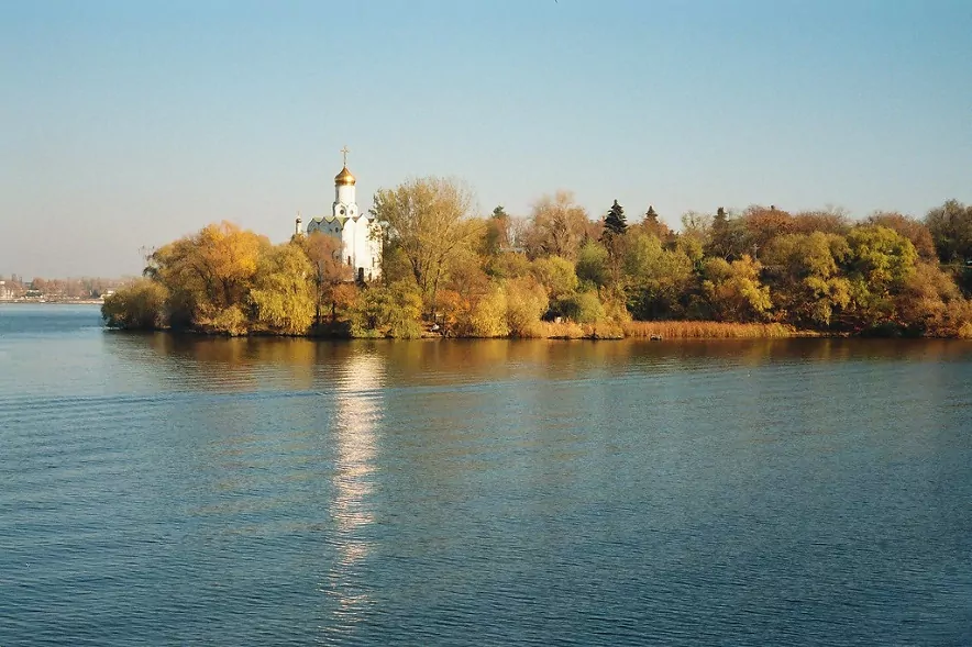 Монастирський острів, Дніпро
