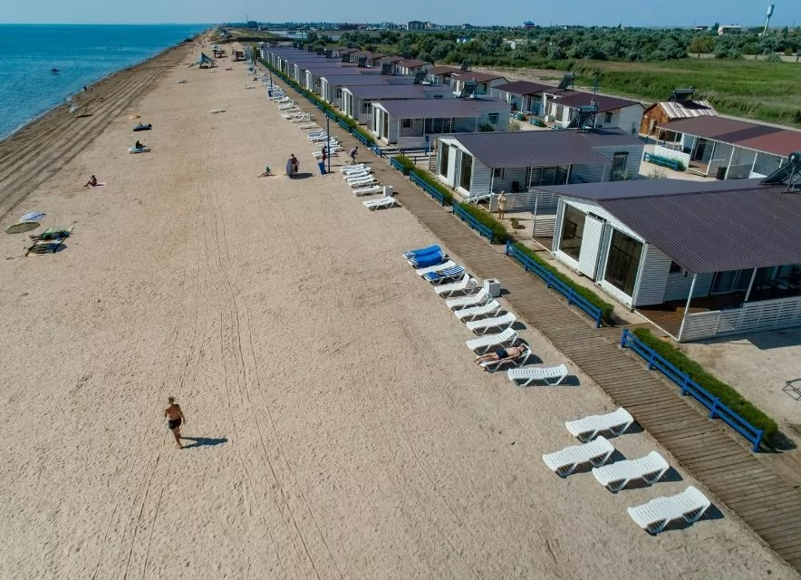 Пляж базы отдыха Арабатка Club