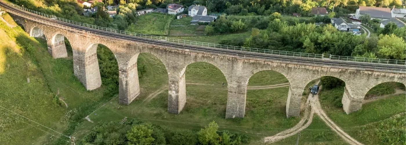 ТОП-10 найгарніших і старовинних мостів України