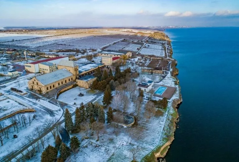 Вид з висоти на шато Трубецького