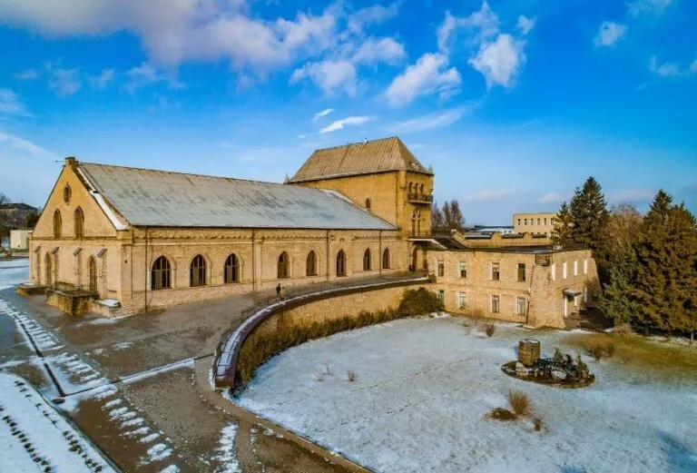 Головна історична будівля